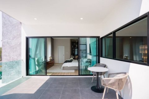 Chalet de 4 dormitorios en Pattaya, Tailandia № 125930 - foto 8