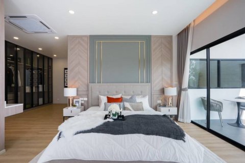 Chalet de 4 dormitorios en Pattaya, Tailandia № 125930 - foto 7