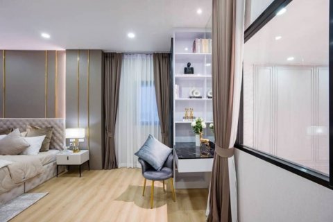 Chalet de 4 dormitorios en Pattaya, Tailandia № 125928 - foto 9