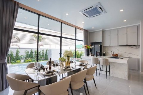 Chalet de 4 dormitorios en Pattaya, Tailandia № 125928 - foto 5
