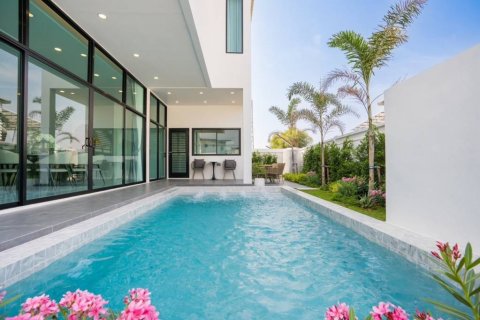 Chalet de 4 dormitorios en Pattaya, Tailandia № 125928