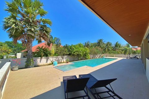 Casa de 3 dormitorios en Hua Hin, Tailandia № 125445 - foto 3