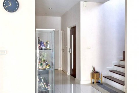 Casa de 4 dormitorios en Bangkok, Tailandia № 132907 - foto 4