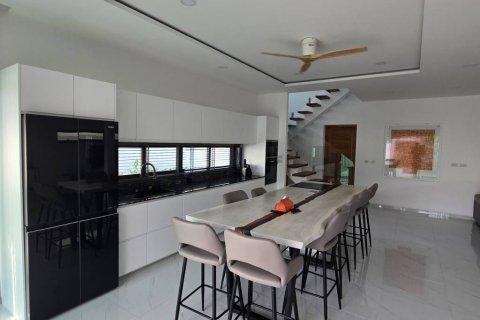 Chalet de 3 dormitorios en Surat Thani, Tailandia № 126603 - foto 6