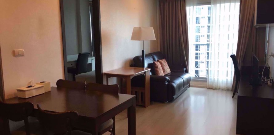 Condominio de 2 dormitorios en Bangkok, Tailandia en Rhythm Sathorn - Narathiwas № 77586