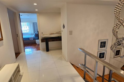 Condominio de 3 dormitorios en Khlong Toei, Bangkok, Tailandia № 123814 - foto 17