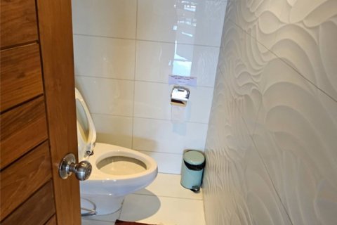 Condominio de 3 dormitorios en Khlong Toei, Bangkok, Tailandia № 123814 - foto 11