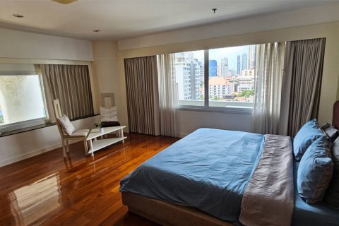 Condominio de 3 dormitorios en Khlong Toei, Bangkok, Tailandia № 123814 - foto 18