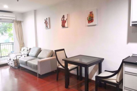 Condominio de 1 dormitorio en Phra Khanong, Bangkok, Tailandia № 76172 - foto 2