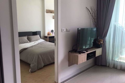 Condominio de 1 dormitorio en Huai Khwang, Bangkok, Tailandia № 76282 - foto 3