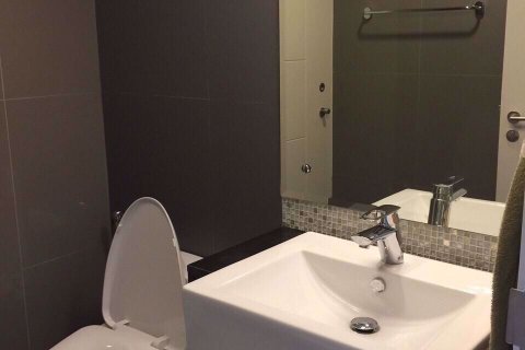 Condominio de 1 dormitorio en Khlong Toei, Bangkok, Tailandia № 76287 - foto 6