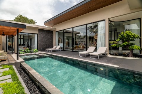 Chalet de 3 dormitorios en Nai Harn Beach, Tailandia № 70948