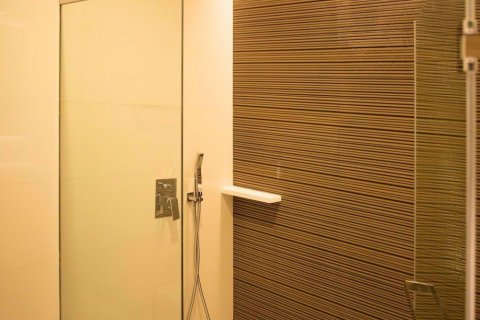 Condominio de 1 dormitorio en Bang Rak, Bangkok, Tailandia № 77194 - foto 11