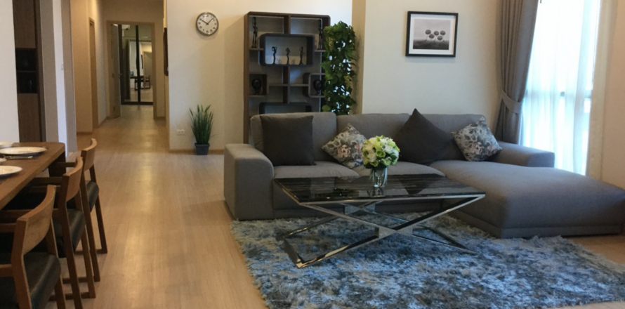 Condominio de 3 dormitorios en Huai Khwang, Bangkok, Tailandia № 77195