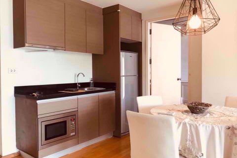 Condominio de 2 dormitorios en Khlong Toei, Bangkok, Tailandia № 77193 - foto 2