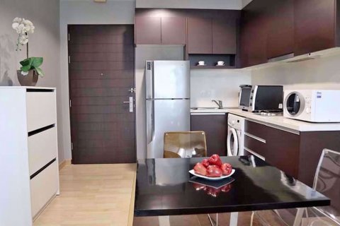 Condominio de 2 dormitorios en Watthana, Bangkok, Tailandia № 77192 - foto 4