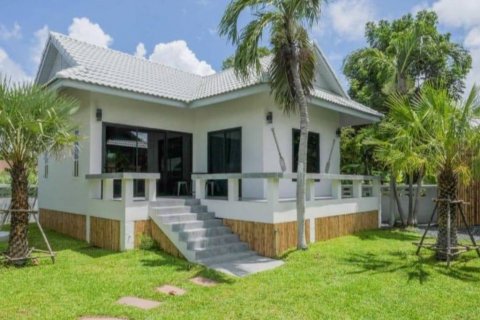 Chalet de 4 dormitorios en Surat Thani, Tailandia № 132949 - foto 3