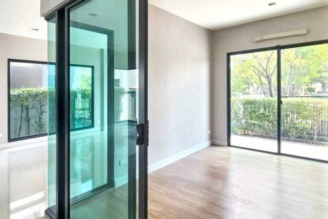 Casa de 4 dormitorios en Saphan Sung, Bangkok, Tailandia № 132952 - foto 4