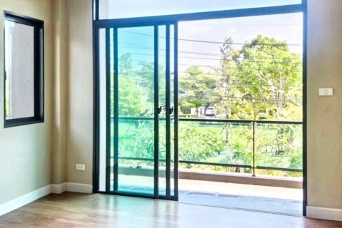 Casa de 4 dormitorios en Saphan Sung, Bangkok, Tailandia № 132952 - foto 8