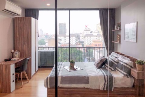 Condominio de 1 dormitorio en Bang Rak, Bangkok, Tailandia № 76312 - foto 2