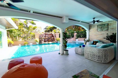 Casa de 3 dormitorios en Pattaya, Tailandia № 80804 - foto 8