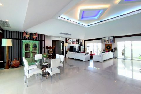 Casa de 3 dormitorios en Pattaya, Tailandia № 80804 - foto 10