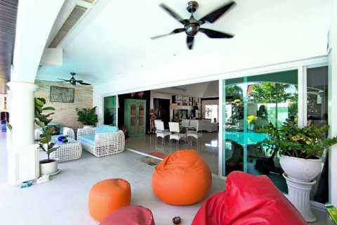Casa de 3 dormitorios en Pattaya, Tailandia № 80804 - foto 7