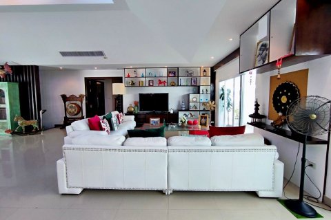 Casa de 3 dormitorios en Pattaya, Tailandia № 80804 - foto 12