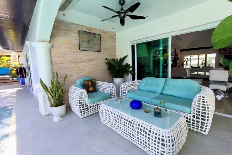 Casa de 3 dormitorios en Pattaya, Tailandia № 80804 - foto 6