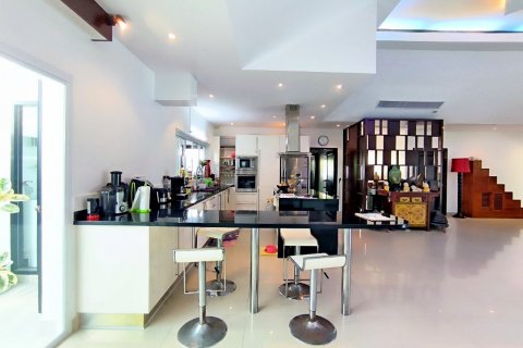 Casa de 3 dormitorios en Pattaya, Tailandia № 80804 - foto 15