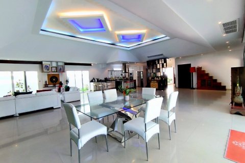 Casa de 3 dormitorios en Pattaya, Tailandia № 80804 - foto 11