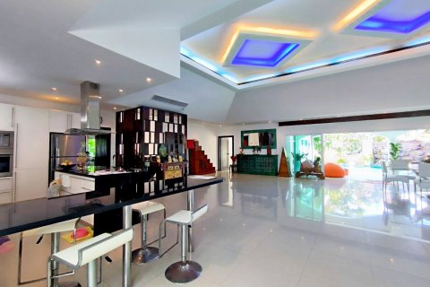 Casa de 3 dormitorios en Pattaya, Tailandia № 80804 - foto 16