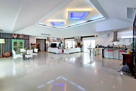 Casa de 3 dormitorios en Pattaya, Tailandia № 80804 - foto 9