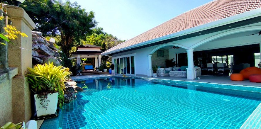 Casa de 3 dormitorios en Pattaya, Tailandia № 80804