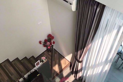 Dúplex de 1 dormitorio en Bang Na, Bangkok, Tailandia № 77092 - foto 5