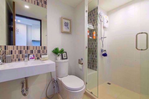 Dúplex de 1 dormitorio en Bang Na, Bangkok, Tailandia № 77092 - foto 8