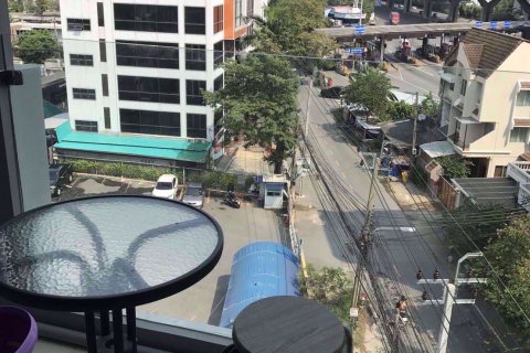 Dúplex de 1 dormitorio en Bang Na, Bangkok, Tailandia № 77092 - foto 9