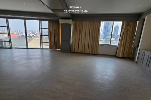 Condo in Khlong San, Bangkok, Thailand, 3 bedrooms  № 125743