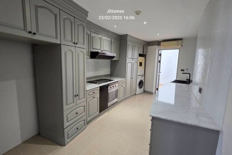 Condominio de 3 dormitorios en Khlong San, Bangkok, Tailandia № 125743 - foto 3
