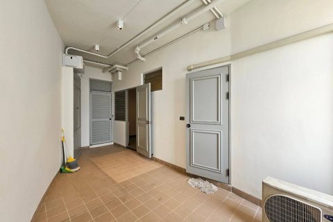 Condominio de 3 dormitorios en Khlong San, Bangkok, Tailandia № 125743 - foto 10