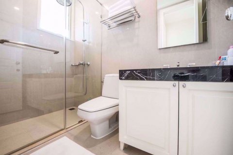 Condominio de 2 dormitorios en Watthana, Bangkok, Tailandia № 77156 - foto 13
