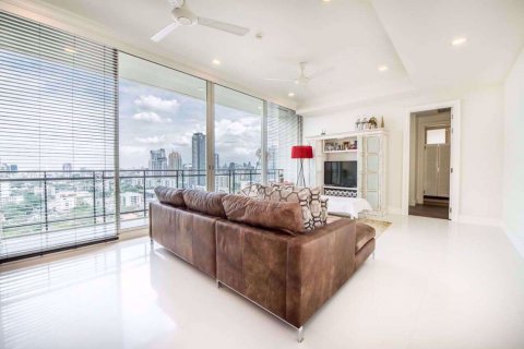 Condominio de 2 dormitorios en Watthana, Bangkok, Tailandia № 77156 - foto 2
