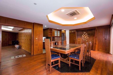 Condominio de 2 dormitorios en Ratchathewi, Bangkok, Tailandia № 77160 - foto 2