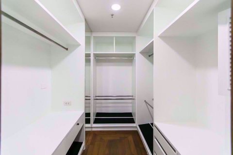 Condominio de 2 dormitorios en Ratchathewi, Bangkok, Tailandia № 77160 - foto 12
