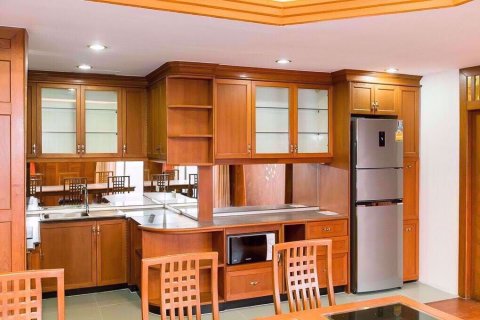 Condominio de 2 dormitorios en Ratchathewi, Bangkok, Tailandia № 77160 - foto 11