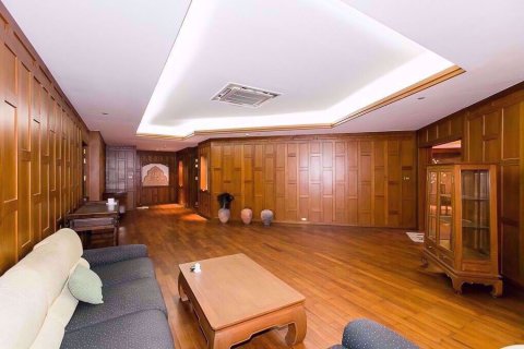 Condominio de 2 dormitorios en Ratchathewi, Bangkok, Tailandia № 77160 - foto 4