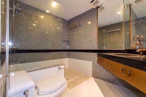 Condominio de 2 dormitorios en Ratchathewi, Bangkok, Tailandia № 77160 - foto 13