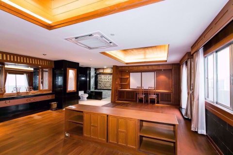 Condominio de 2 dormitorios en Ratchathewi, Bangkok, Tailandia № 77160 - foto 8