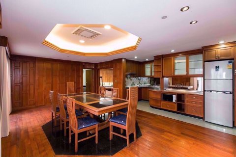 Condominio de 2 dormitorios en Ratchathewi, Bangkok, Tailandia № 77160 - foto 3
