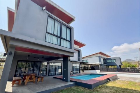 Chalet de 4 dormitorios en Hua Hin, Tailandia № 124691 - foto 4